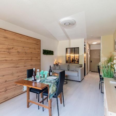 Apartmán Les Flamants Roses - Studio Avec Balcon Nîmes Exteriér fotografie