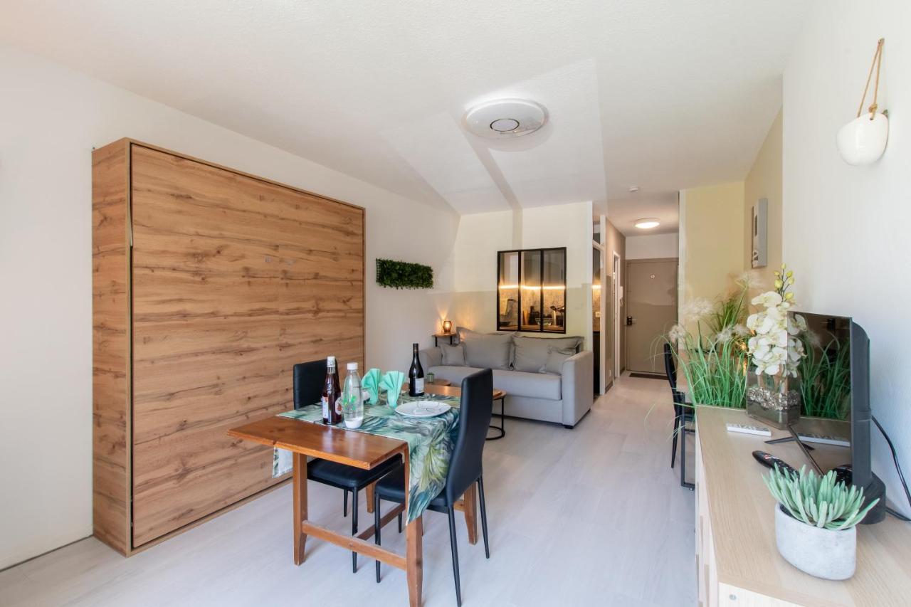 Apartmán Les Flamants Roses - Studio Avec Balcon Nîmes Exteriér fotografie