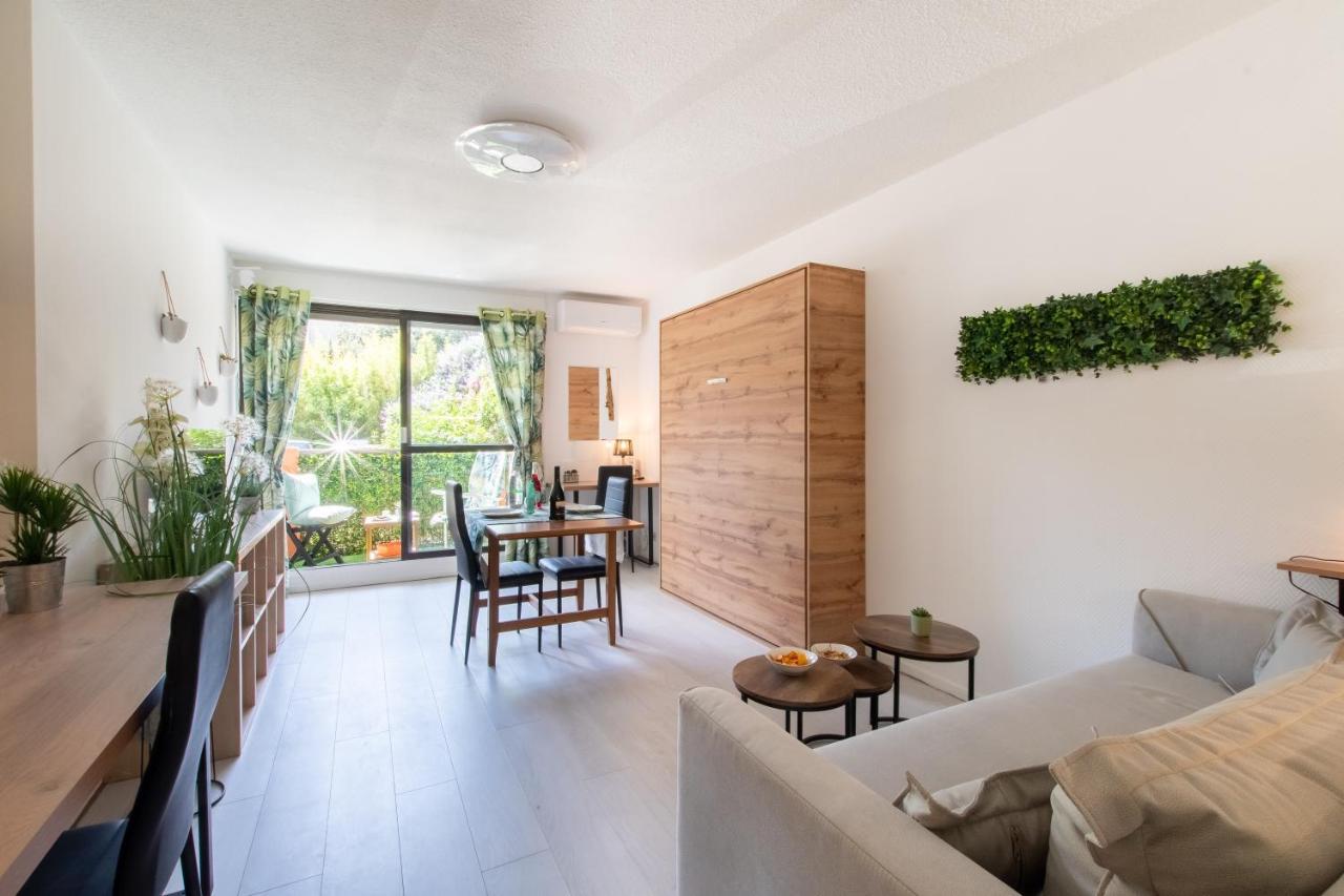 Apartmán Les Flamants Roses - Studio Avec Balcon Nîmes Exteriér fotografie